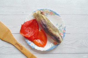 Салат из запеченных баклажанов, помидоров и перца Салат из запеченных баклажанов, помидоров и перца
