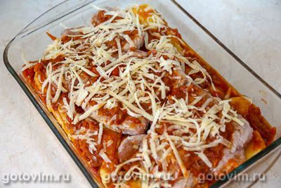 Отбивные из свиной шейки с картофелем, запеченные в томатом соусе Отбивные из свиной шейки с картофелем, запеченные в томатом соусе