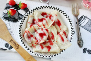 Вареники с замороженной клубникой Вареники с замороженной клубникой