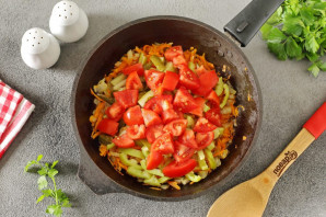 Щи с солеными огурцами и свежей капустой Щи с солеными огурцами и свежей капустой