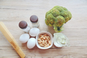 Яичница с брокколи и фасолью Яичница с брокколи и фасолью