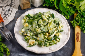 Салат с рукколой, яйцом и огурцом Салат с рукколой, яйцом и огурцом