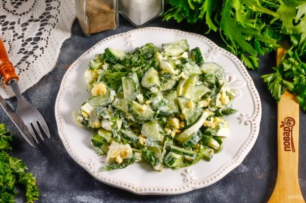 Салат с рукколой, яйцом и огурцом Салат с рукколой, яйцом и огурцом