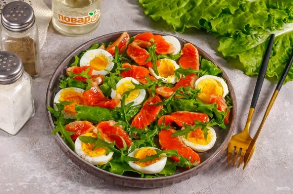 Салат из форели с рукколой Салат из форели с рукколой