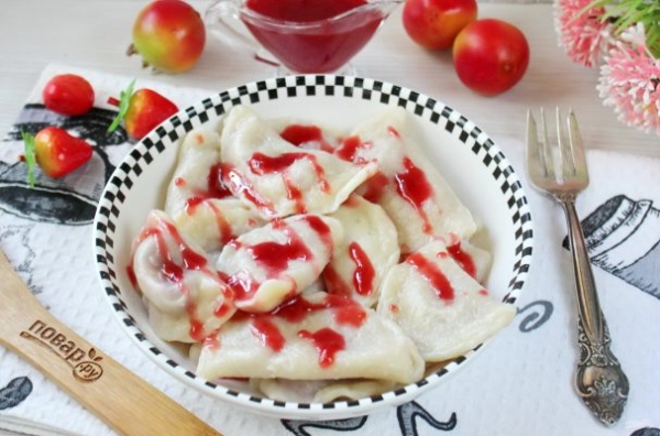 Вареники с замороженной клубникой Вареники с замороженной клубникой