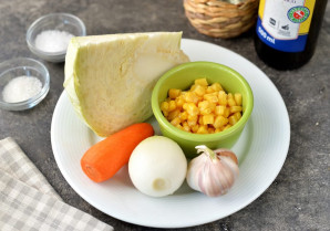 Салат с пикантной капустой и кукурузой Салат с пикантной капустой и кукурузой