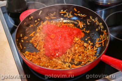 Отбивные из свиной шейки с картофелем, запеченные в томатом соусе Отбивные из свиной шейки с картофелем, запеченные в томатом соусе