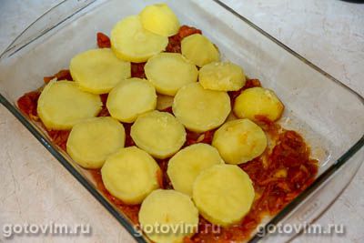 Отбивные из свиной шейки с картофелем, запеченные в томатом соусе Отбивные из свиной шейки с картофелем, запеченные в томатом соусе