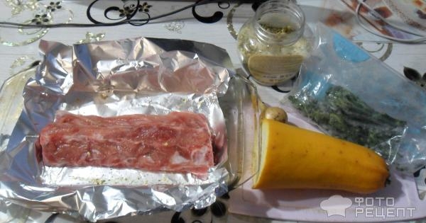 Рецепт: Свиные ребрышки с овощами запеченные в фольге - в фольге, с кабачком, лучком и брокколи