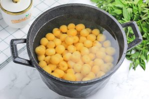 Компот из белой черешни на зиму Компот из белой черешни на зиму