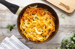Cалат с фасолью и маринованными огурцами Cалат с фасолью и маринованными огурцами