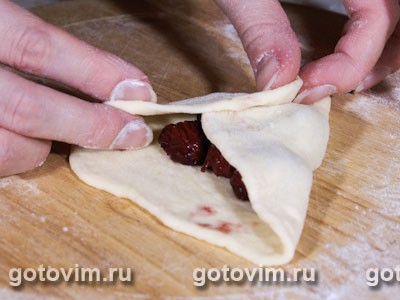 Пирожки с вишней Пирожки с вишней