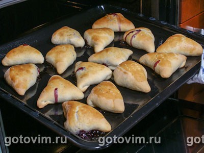 Пирожки с вишней Пирожки с вишней