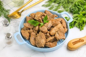Свиная лопатка на сковороде