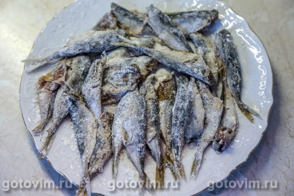 Черноморская ставридка, жаренная с овощами Черноморская ставридка, жаренная с овощами