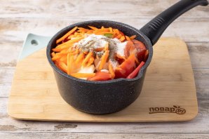 Салат из помидоров, перца, моркови и лука на зиму Салат из помидоров, перца, моркови и лука на зиму