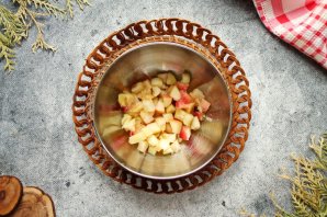Салат с крабом и персиками Салат с крабом и персиками